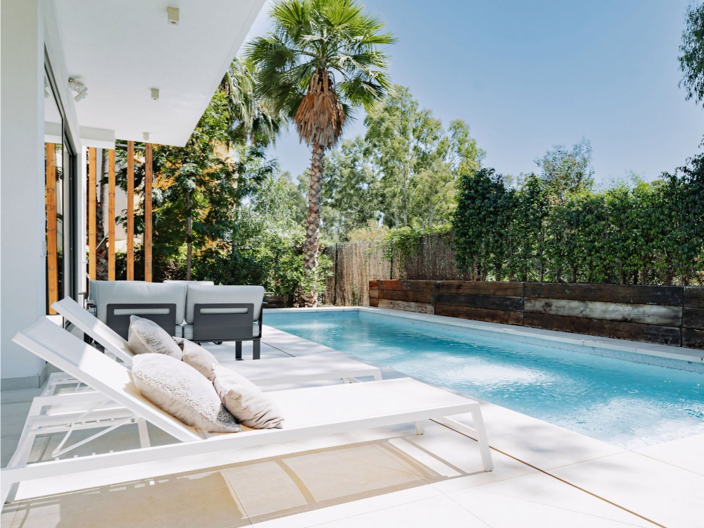 Moderne Villa mit Garten und Pool zu verkaufen nahe dem Atalaya Golf